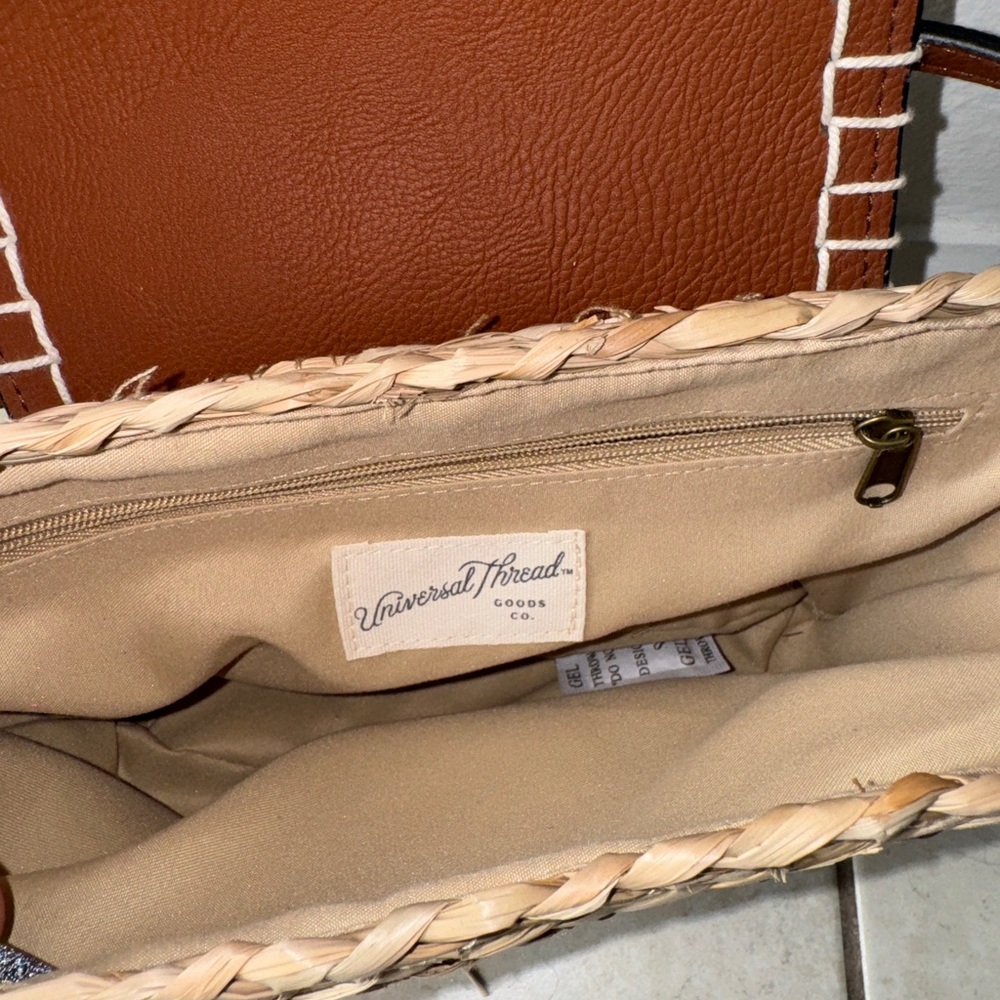 Universal Thread Purse - Picture 3 of 3